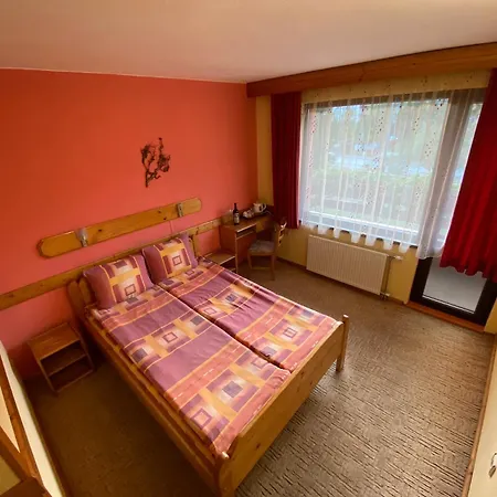 Hotel Family Savov Tsjepelare